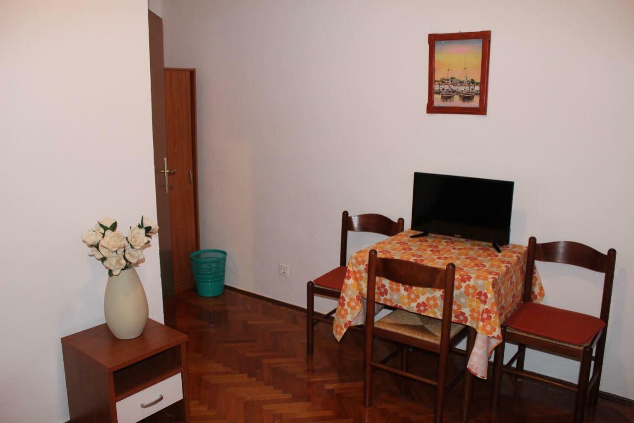 Apartment Muzic Mali Lošinj Eksteriør bilde